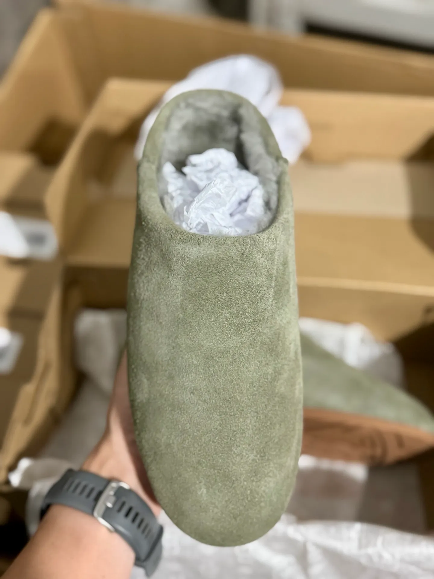 Self-pickup 💰440 Guangzhou original grade ❗️UGG Elea Slip-On Thin slip-on 1171390 Indoor slip-on lazy shoes Independent original development outsole Cashmere insole Keep warm in winter Shoe body material Water-repellent coated suede upper 17mm UGGPURE implanted wool insole Lightweight non-slip comfortable rubber outsole Full package # Size: 35 36 37 38 39 40